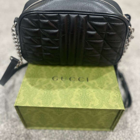 Gucci Marmont Double GG Hardware has a Antique Silver toned finish - Picture 3 of 7